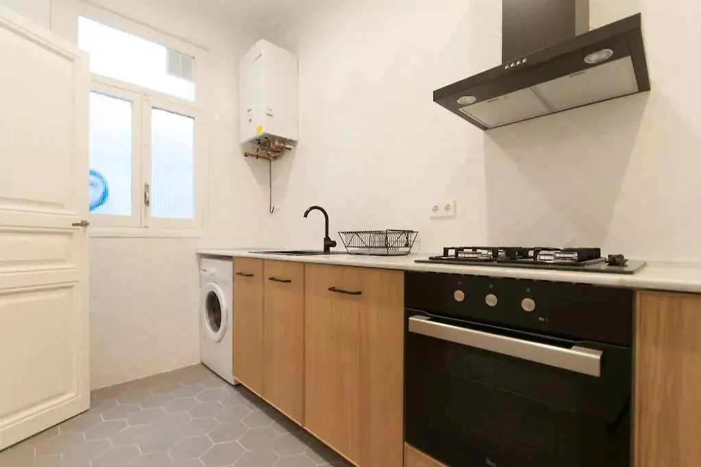 Eg42B - Modernista Apartamento En El Centro De 바르셀로나 0*,