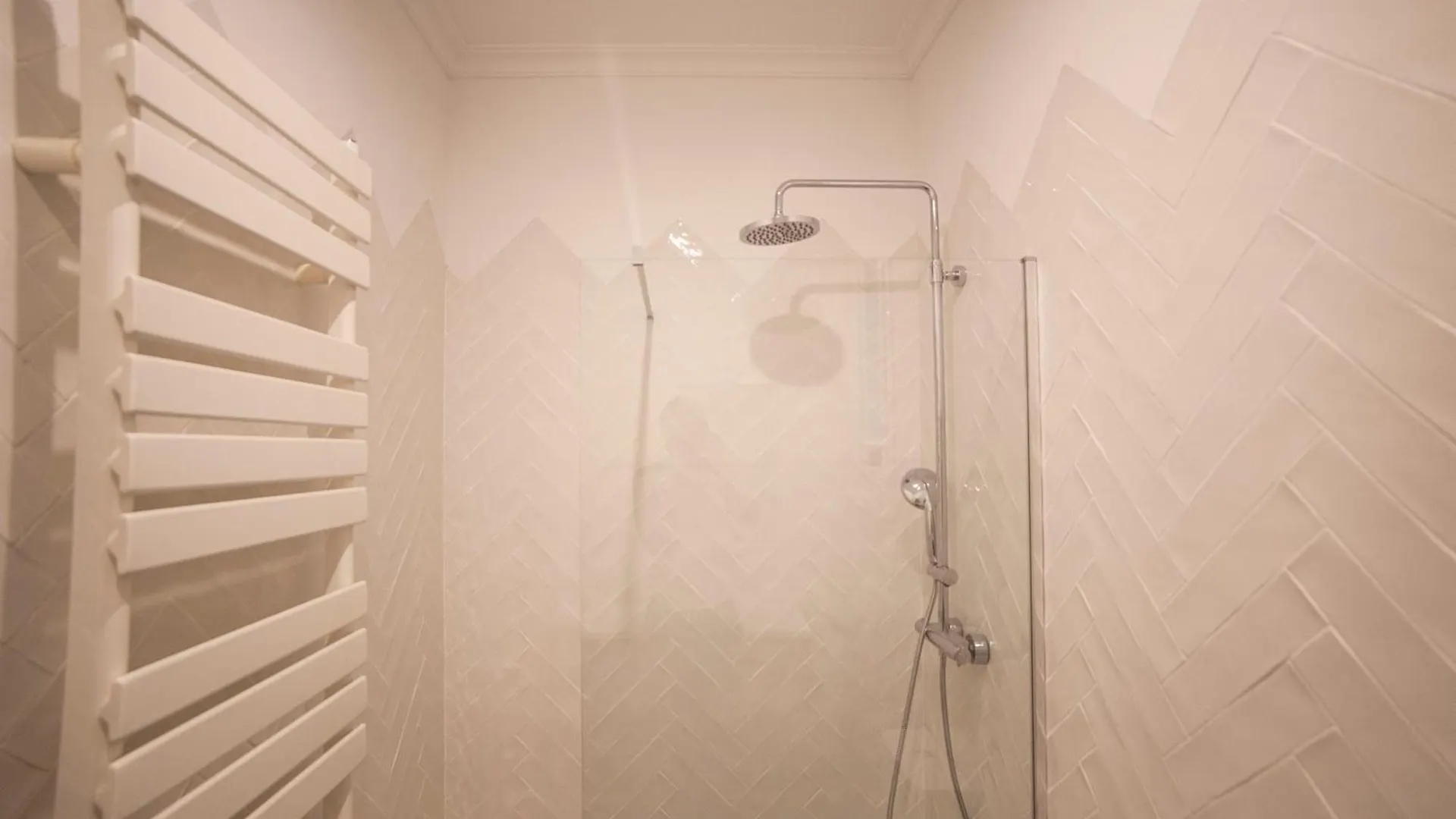Eg42B - Modernista Apartamento En El Centro De Barcelona