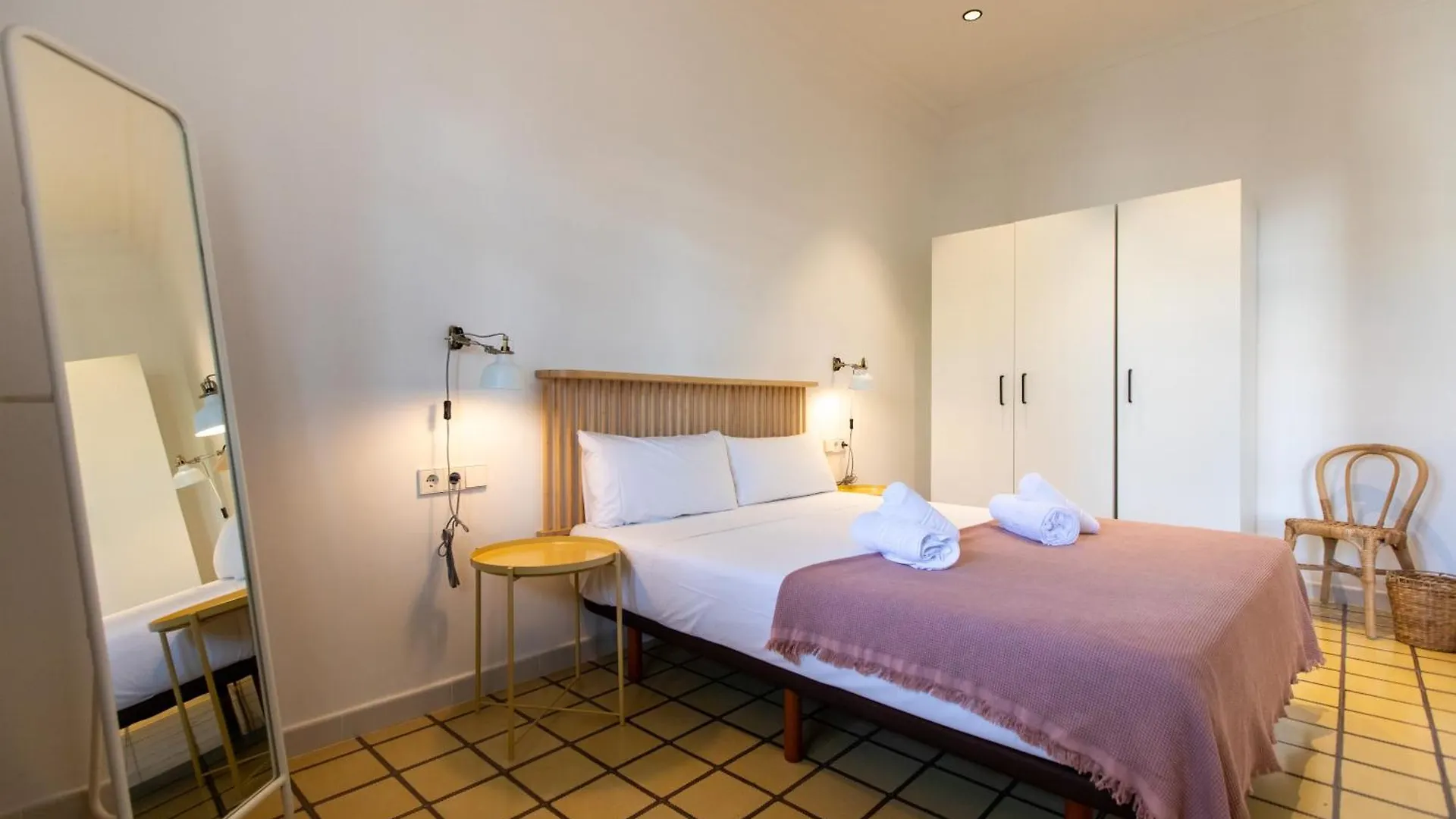 Eg42B - Modernista Apartamento En El Centro De Barcelona 0*,  Spain