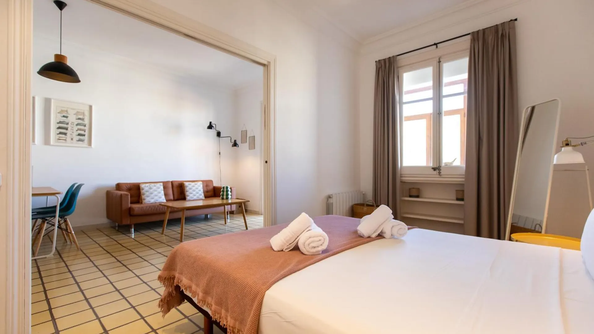 Eg42B - Modernista Apartamento En El Centro De Barcelona