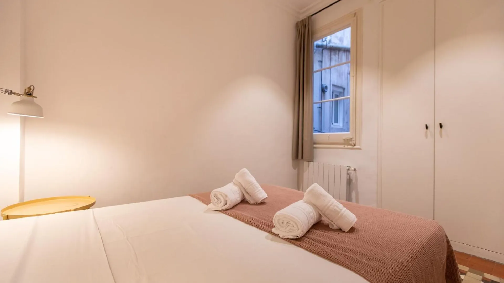 Eg42B - Modernista Apartamento En El Centro De Barcelona